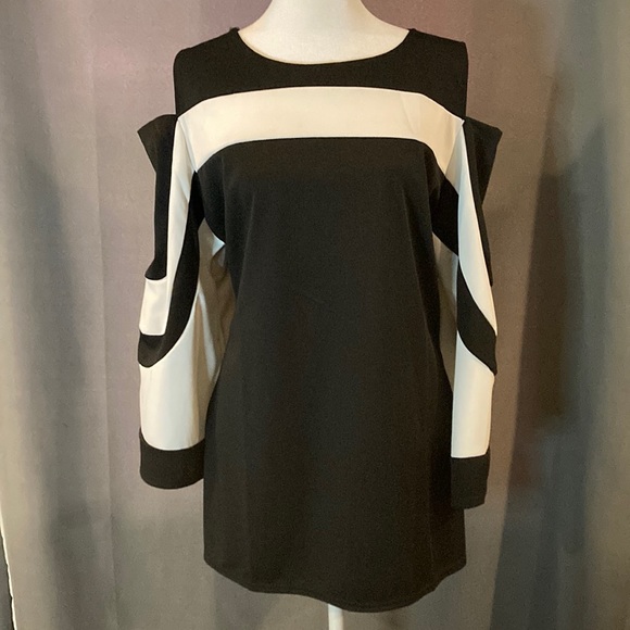 NWOT WOMENS SZ 1X LONG SLEEVE OFF SHOULDER BLOUSE OR MINI SKIRT - Picture 1 of 7